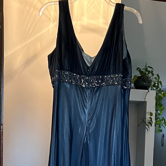 Patra Sleeveless Chiffon and sequin maxi dress v neck and back - Picture 3 of 3